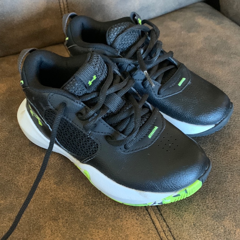 Boys size 13 Under Armor Tennis shoes. Black and white